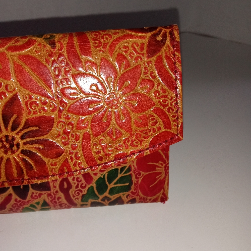 Lightweight Leather Wallet - Picture 10 of 13